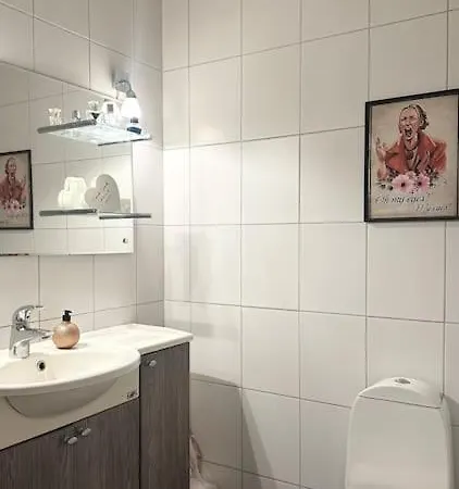 Tilava Talo Uima-altaalla Apartment