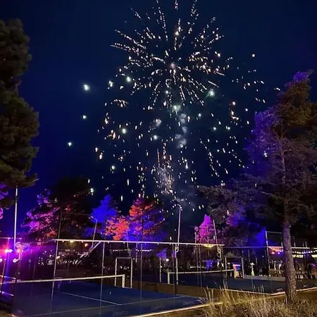 Tilava Talo Uima-altaalla Pori